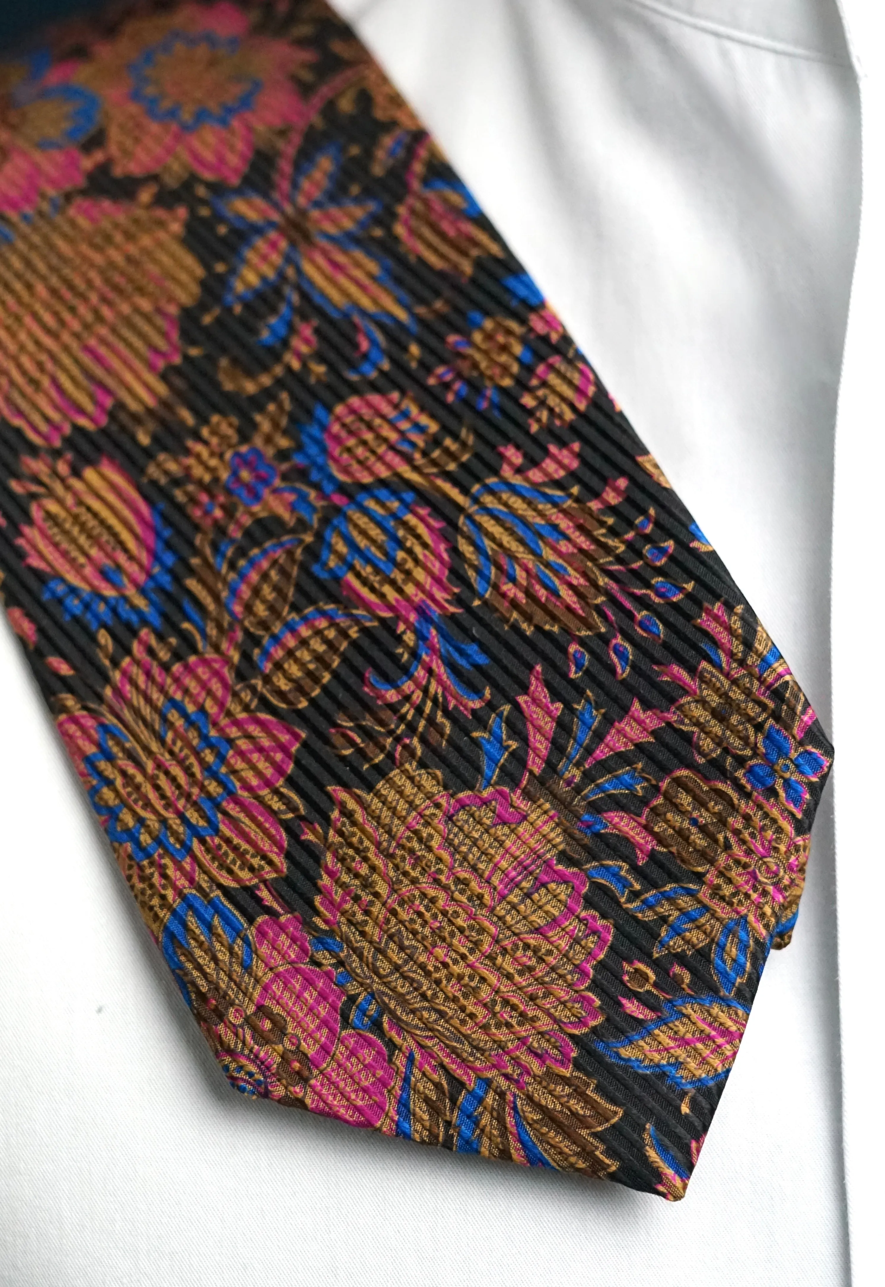 Carola Vintage Tie